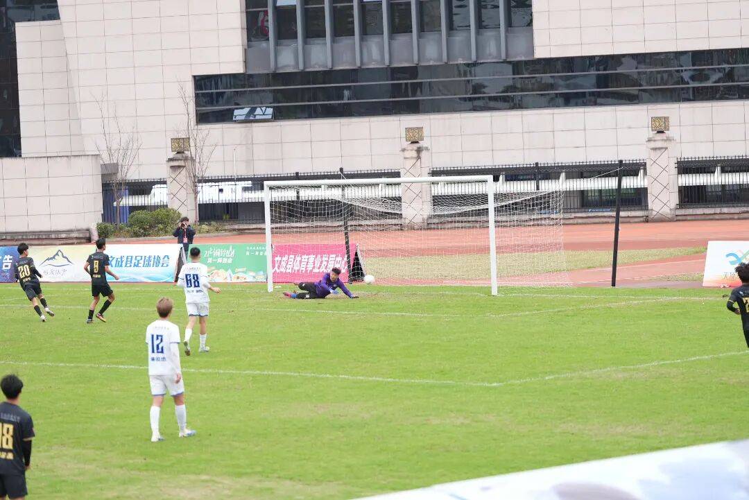 C7娱乐_攻防转换衔接紧密，比赛流畅运行的简单介绍